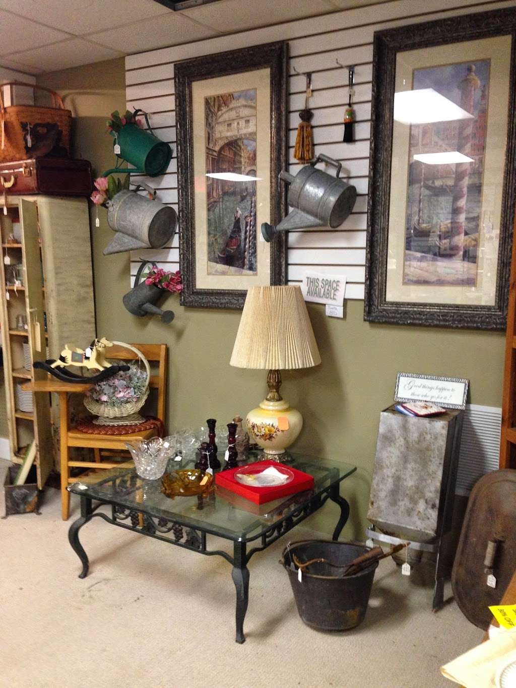 The Parkville Antique Mall | 173 English Landing Dr, Parkville, MO 64152, USA | Phone: (816) 741-6255