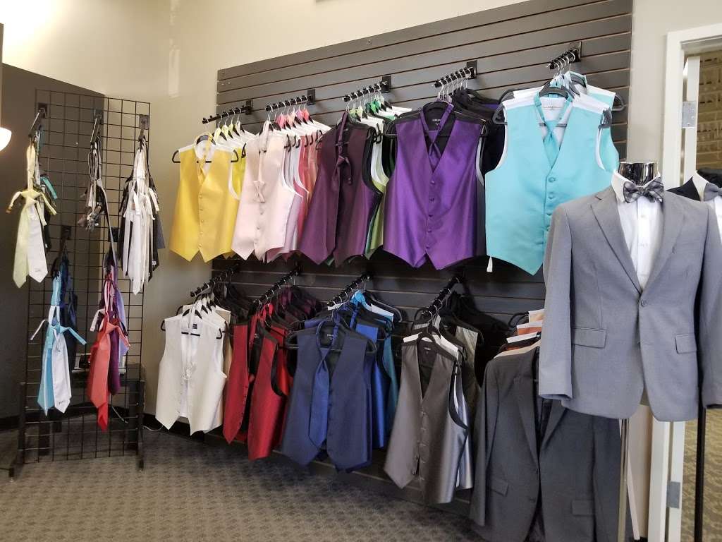 Black Tie Formalwear | 16100 South La Grange Road, Orland Park, IL 60467 | Phone: (708) 349-9580