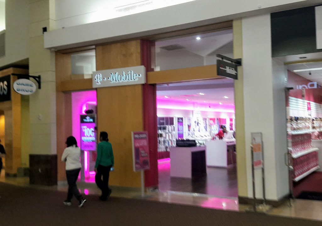 T-Mobile | 16535 Southwest Fwy Ste 215, Sugar Land, TX 77479, USA | Phone: (281) 491-5600