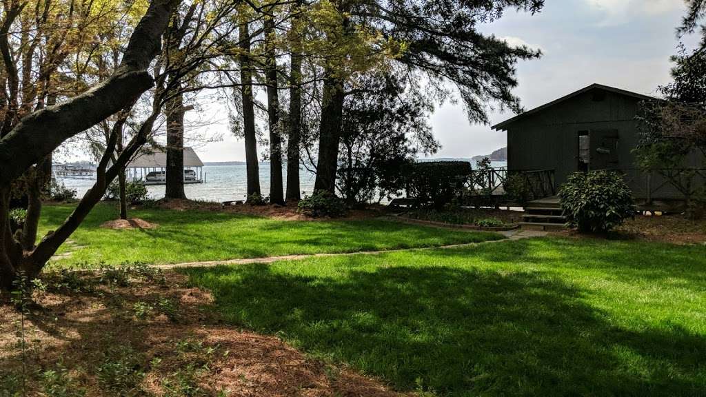 Lake Enclave on LKN Vacation Home | 644 Isle of Pines Rd, Mooresville, NC 28117, USA | Phone: (704) 500-1020