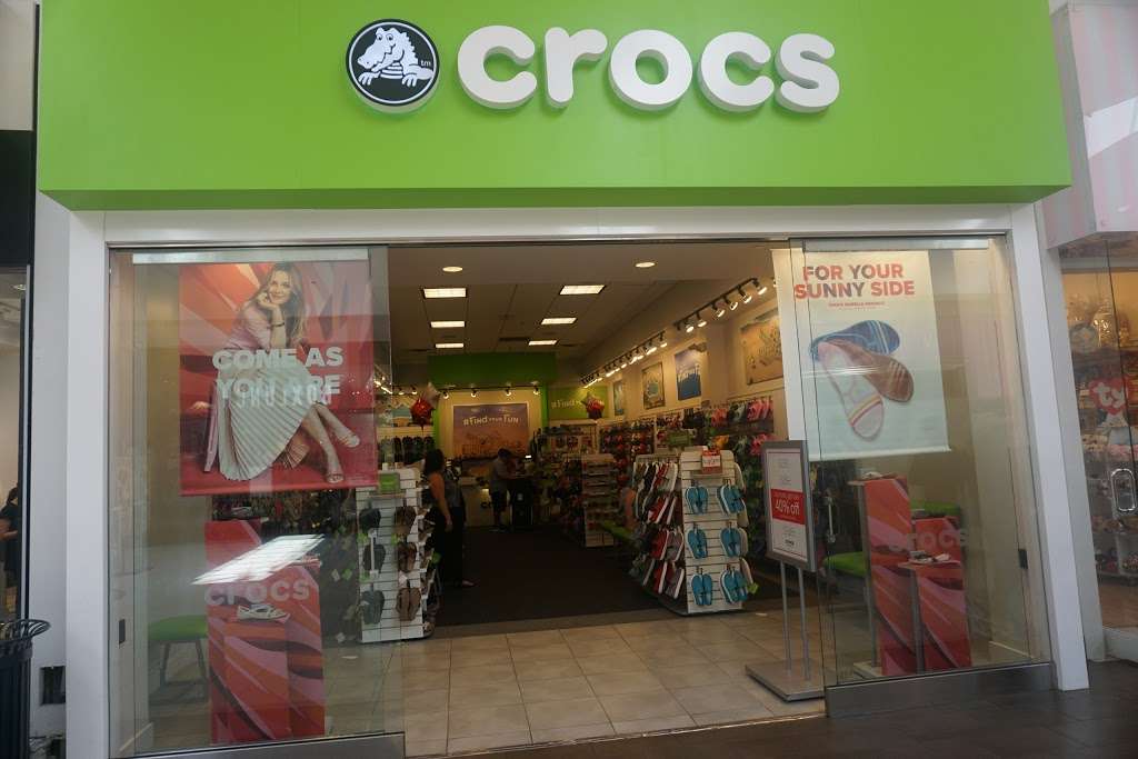 crocs store near me now