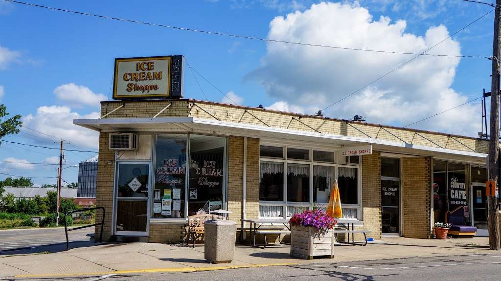 Darien Ice Cream Shoppe | 30 W Beloit St, Darien, WI 53114, USA | Phone: (262) 882-5060