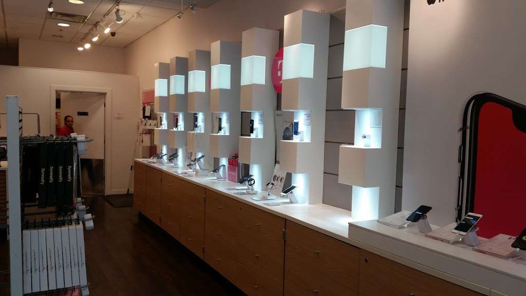 T-Mobile | 707 Neshaminy Mall #606, Bensalem, PA 19020, USA | Phone: (215) 364-2197