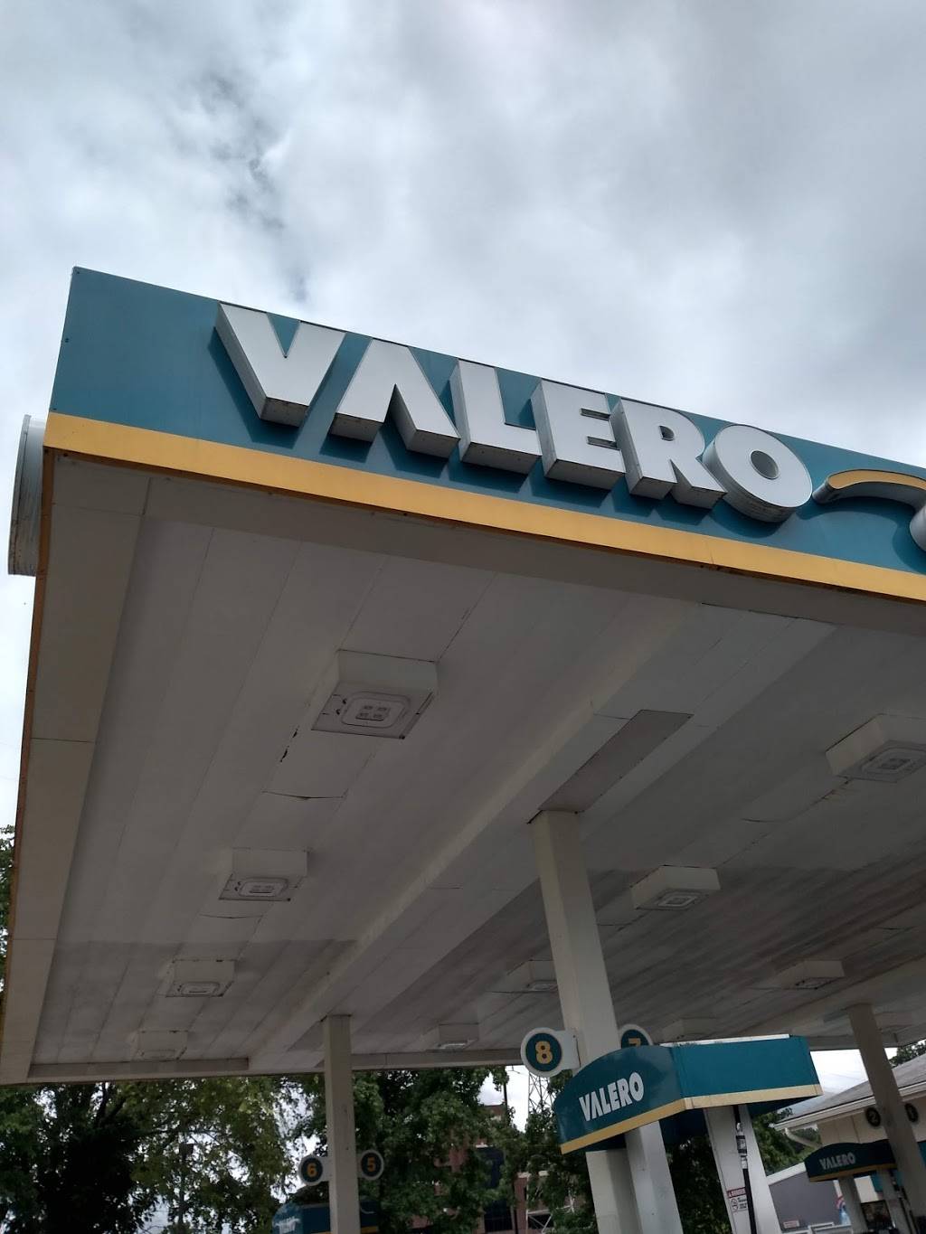 Valero | 1035 Zorn Ave, Louisville, KY 40207, USA | Phone: (502) 897-6260