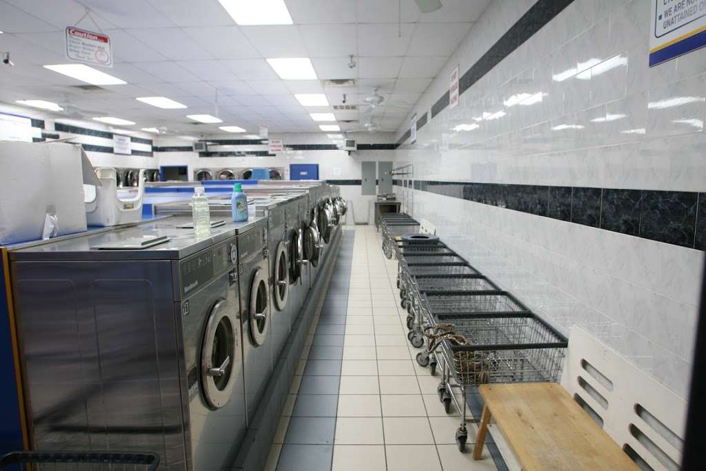 Big B&B Laundromat | 77 Richmond Hill Rd #F, Staten Island, NY 10314, USA | Phone: (718) 477-0980