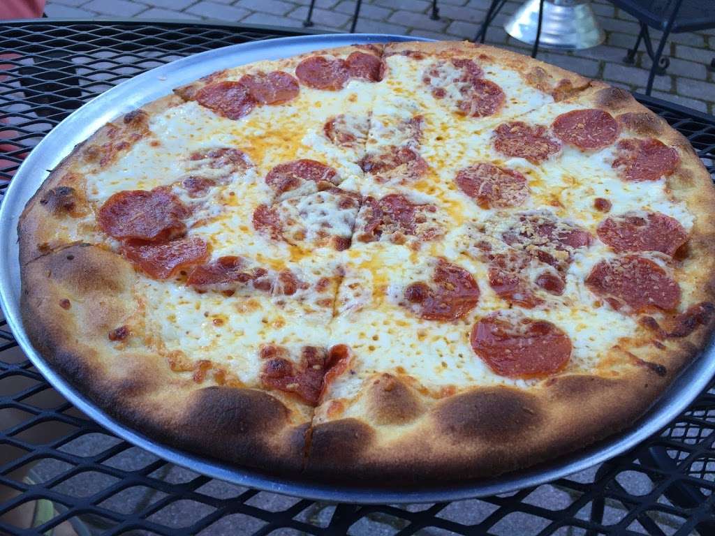 Carmnuccios Pizza | 76 S Main St, Newtown, CT 06470, USA | Phone: (203) 364-1133