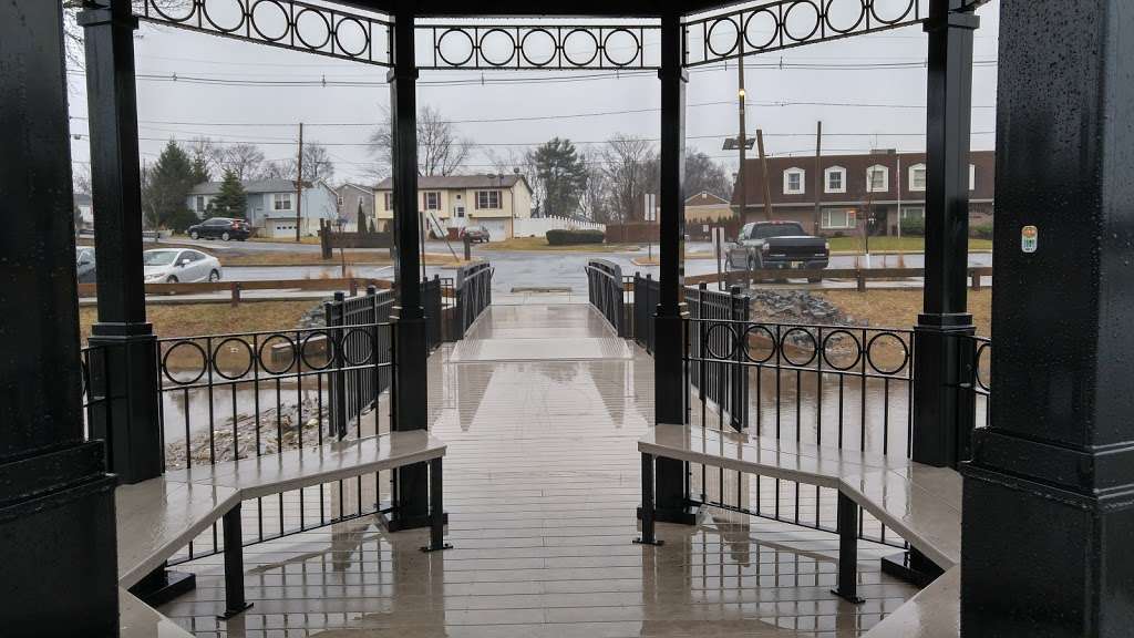 Columbus Park Gazebo Parking | 205 Lakeview Ave, Piscataway Township, NJ 08854, USA