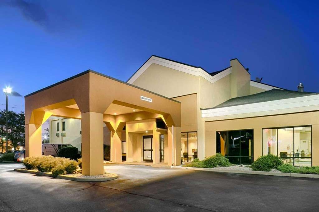 Quality Inn & Suites Southport | 4450 Southport Crossing Dr, Indianapolis, IN 46237 | Phone: (317) 888-5588