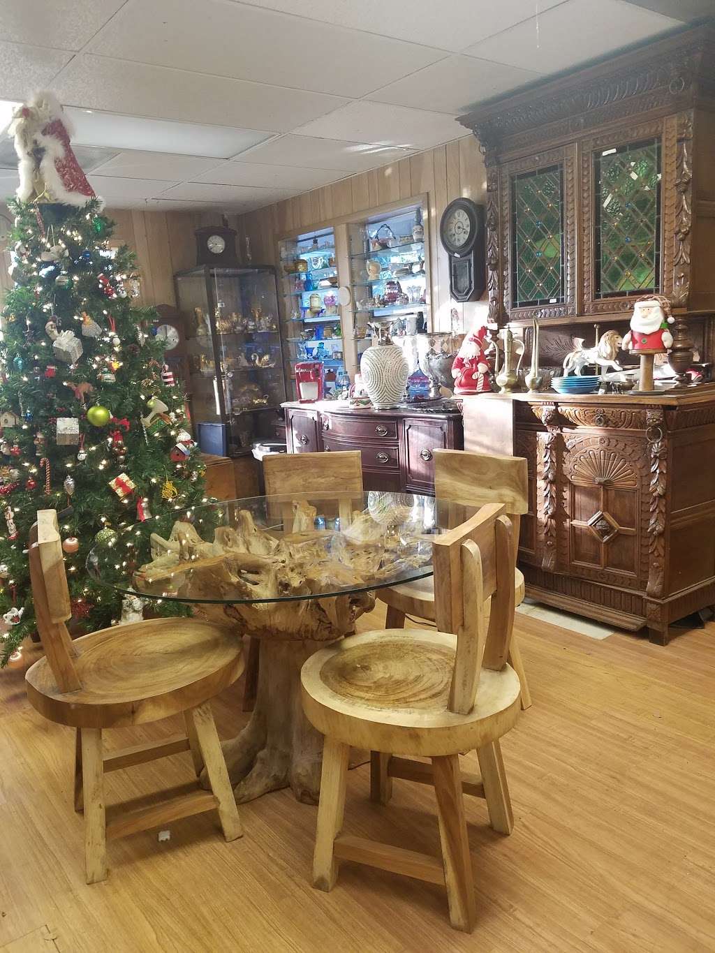 Jeters Old World Antiques | 474 County Rd 443, Angleton, TX 77515, USA | Phone: (979) 709-3238