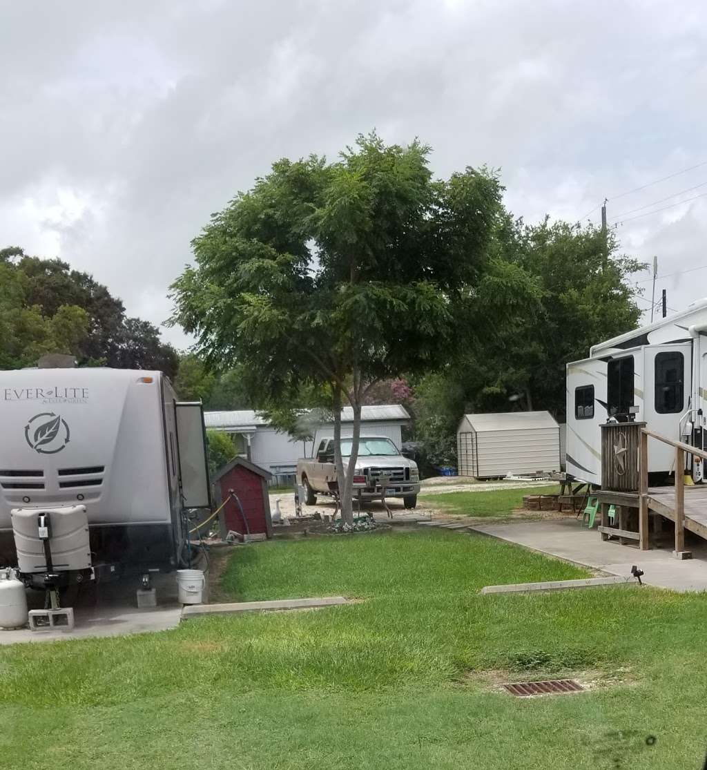 RV Park | 512 Ave D, Markham, TX 77456, USA | Phone: (979) 241-8222