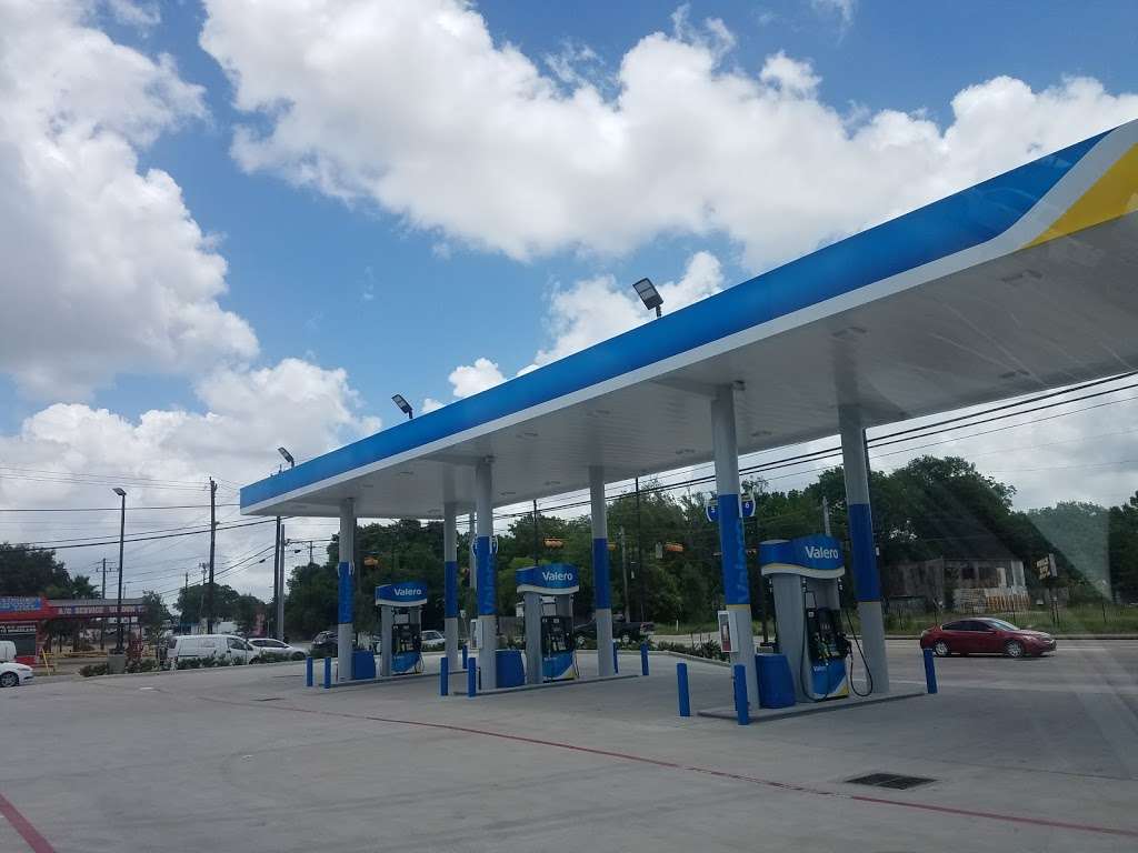 Valero Genoa food mart | 10000 Telephone Rd, Houston, TX 77075