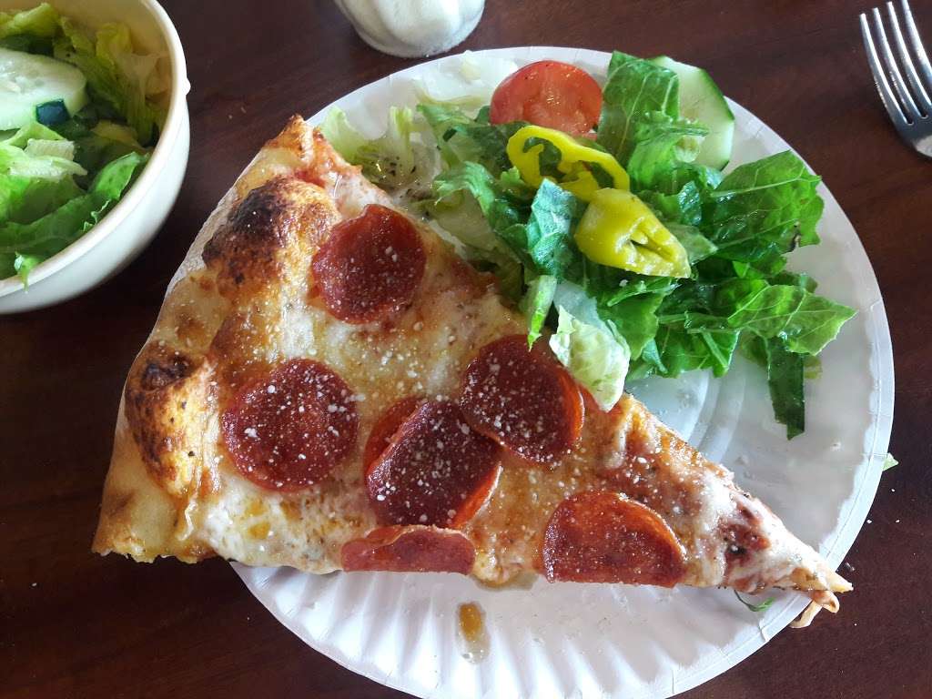 Amore Pizzeria & Ristorante | 41 Boone Village, Zionsville, IN 46077, USA | Phone: (317) 733-1609