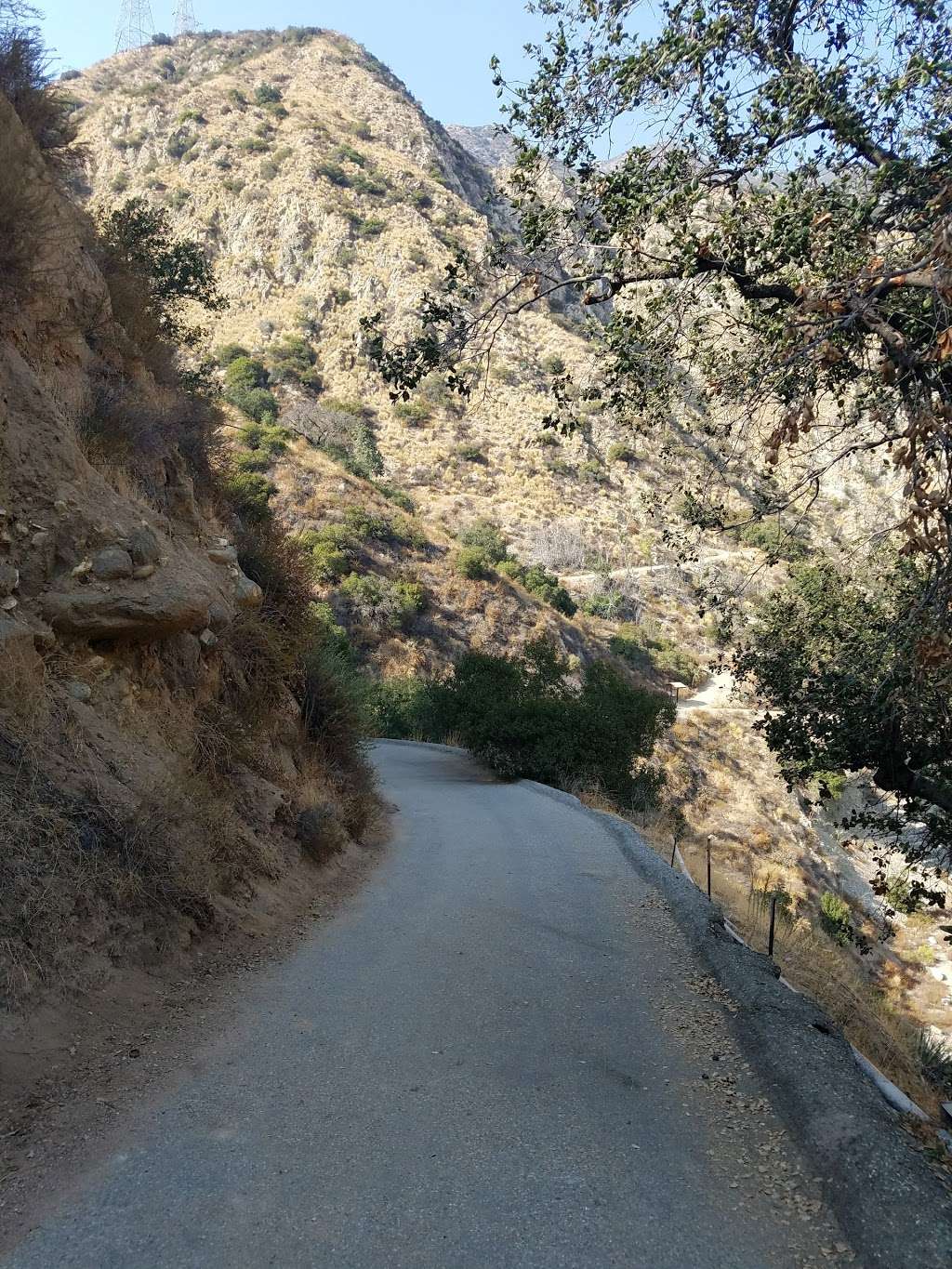 Parking place for Eaton Canyon Falls | 1750 N Altadena Dr, Pasadena, CA 91107, USA | Phone: (626) 398-5420