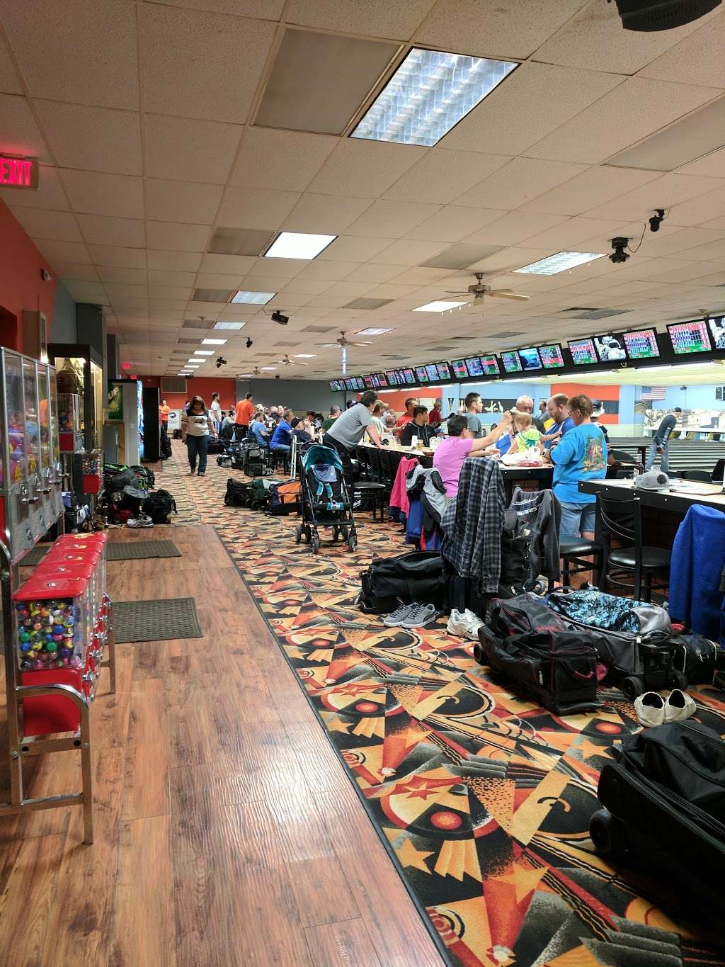 Lakes Bowl | 601 Railroad Ave, Round Lake, IL 60073, USA | Phone: (847) 546-2800