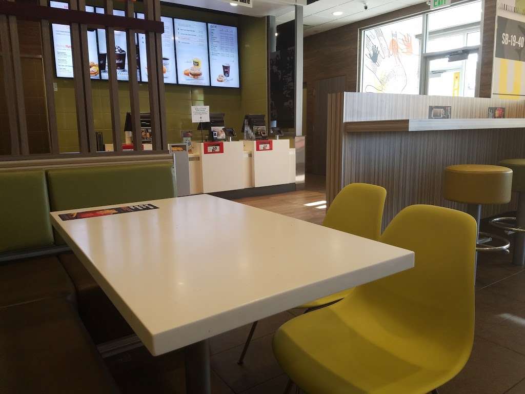 McDonalds | 25701 E Smoky Hill Rd, Aurora, CO 80016, USA | Phone: (303) 766-0760