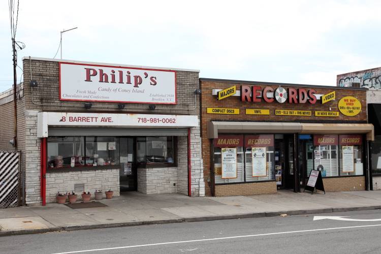 Majors Records & Video | 12 Barrett Ave, Staten Island, NY 10302, USA | Phone: (718) 442-3462