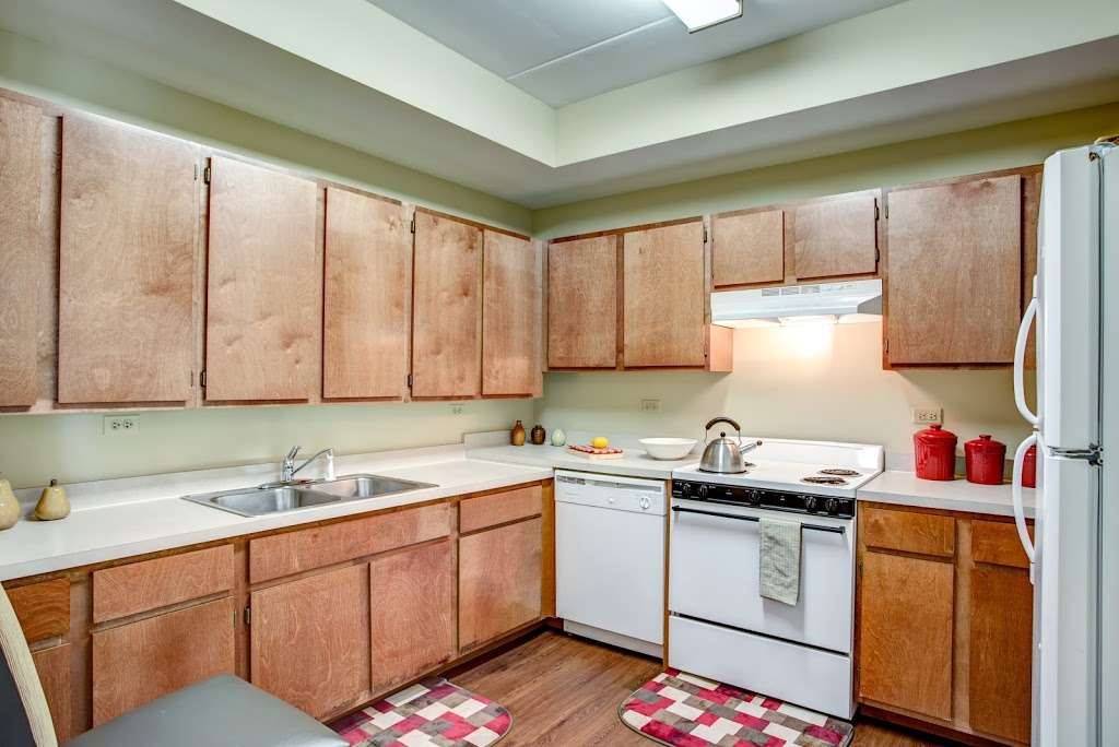 Hanover Place Apartments | 16851 Harlem Ave, Tinley Park, IL 60477, USA | Phone: (708) 633-1700