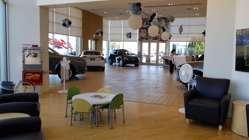 Volvo Cars of Phoenix | 2205 W Bell Rd, Phoenix, AZ 85023, USA | Phone: (602) 734-5540