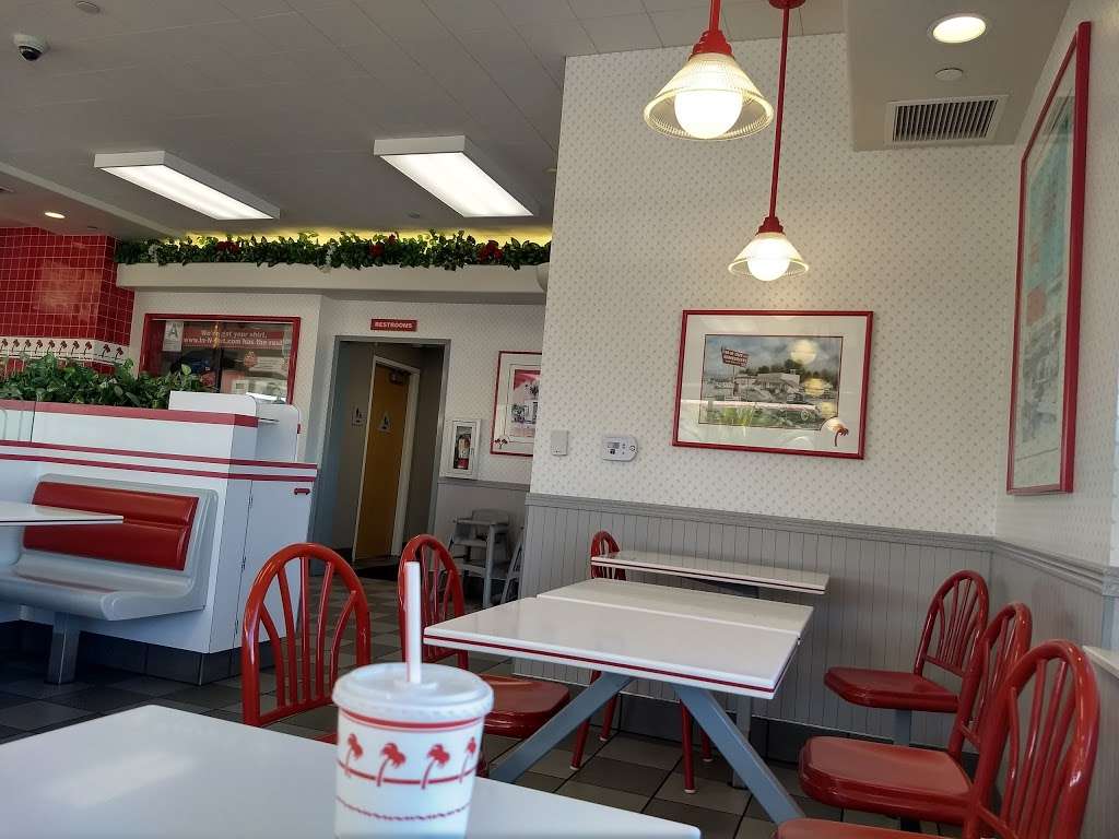 In-N-Out Burger | 20150 Hawthorne Blvd, Torrance, CA 90503, USA | Phone: (800) 786-1000
