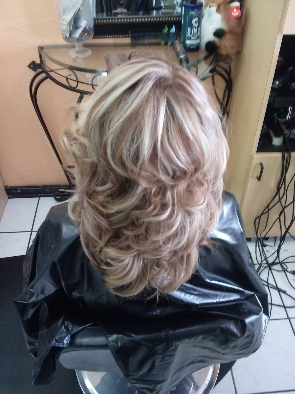 Clips 2000 Salon De Belleza | 283 Huffines Blvd, Lewisville, TX 75057, USA | Phone: (214) 222-0988