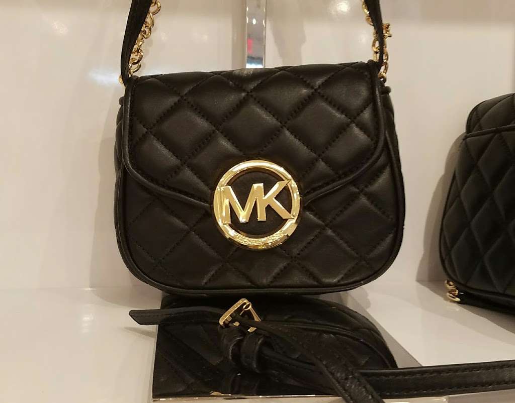 Michael Kors Outlet | 348 Nut Tree Rd #348, Vacaville, CA 95687, USA | Phone: (707) 452-7400