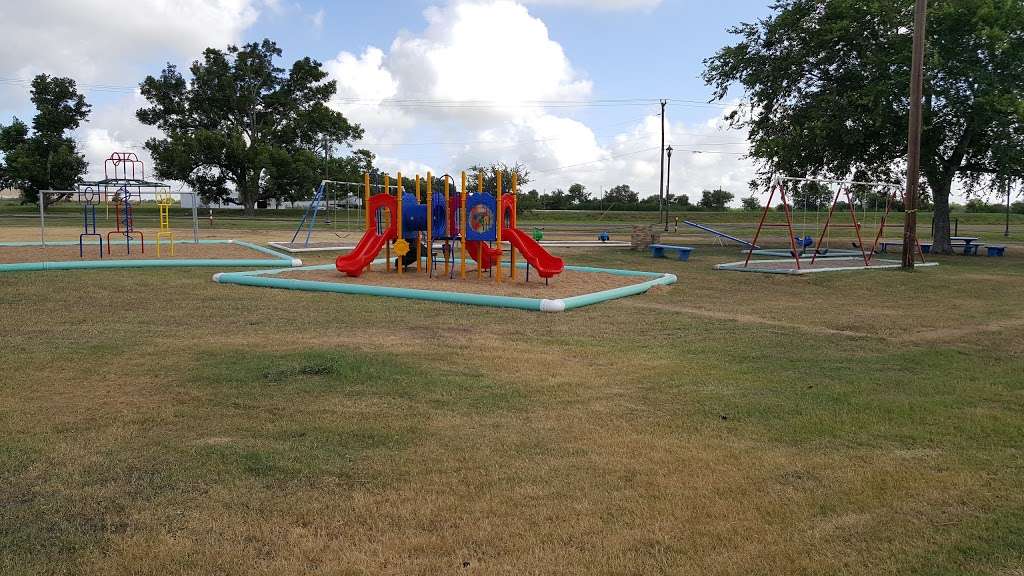 Elmendorf City Park | 16555 Old Corpus Christi Rd, Elmendorf, TX 78112, USA | Phone: (210) 635-8210