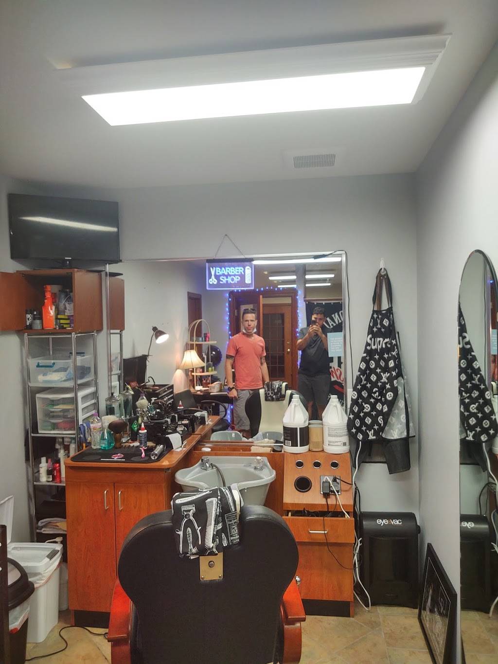 Supreme Snips Barber Parlor | 251 S Yellowstone Dr, Madison, WI 53705, USA | Phone: (608) 421-8458