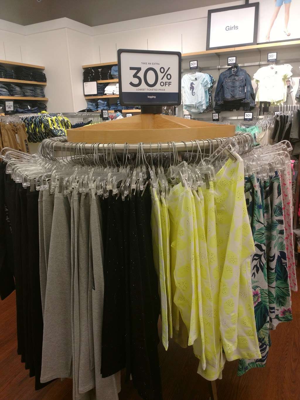 Gap Outlet | PREM OUTLT, 5416 New Fashion Way, Charlotte, NC 28278, USA | Phone: (704) 588-3331