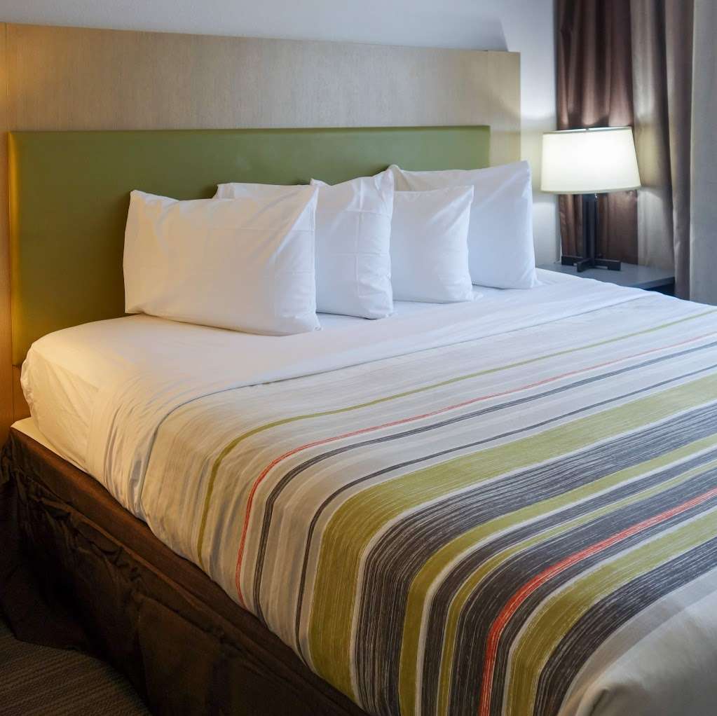 Country Inn & Suites by Radisson, Washington D.C. East - Capitol | 8850 Hampton Mall Dr N, Capitol Heights, MD 20743, USA | Phone: (301) 350-8088