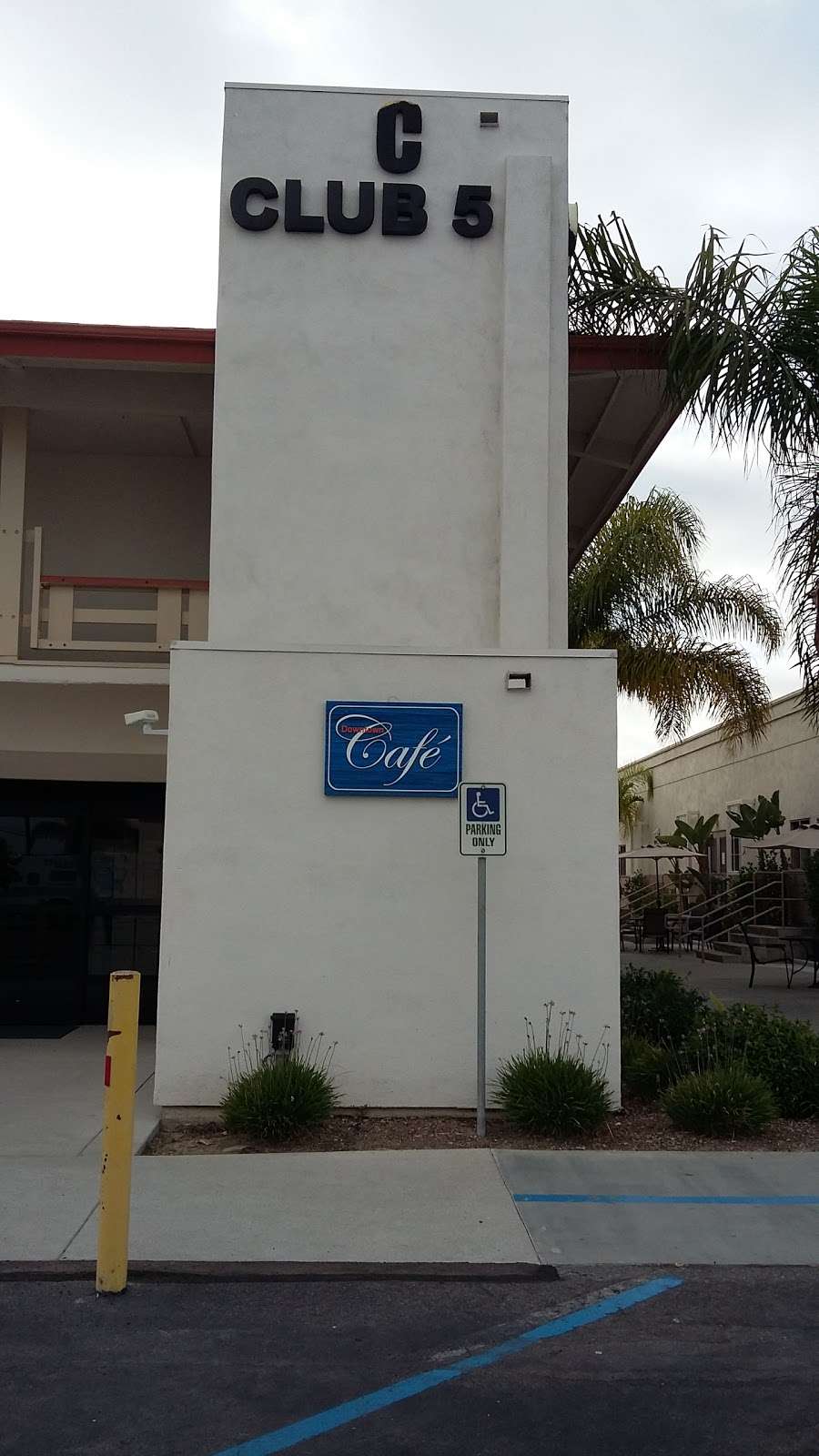 Cafe | 13531 St Andrews Dr, Seal Beach, CA 90740 | Phone: (562) 431-6586