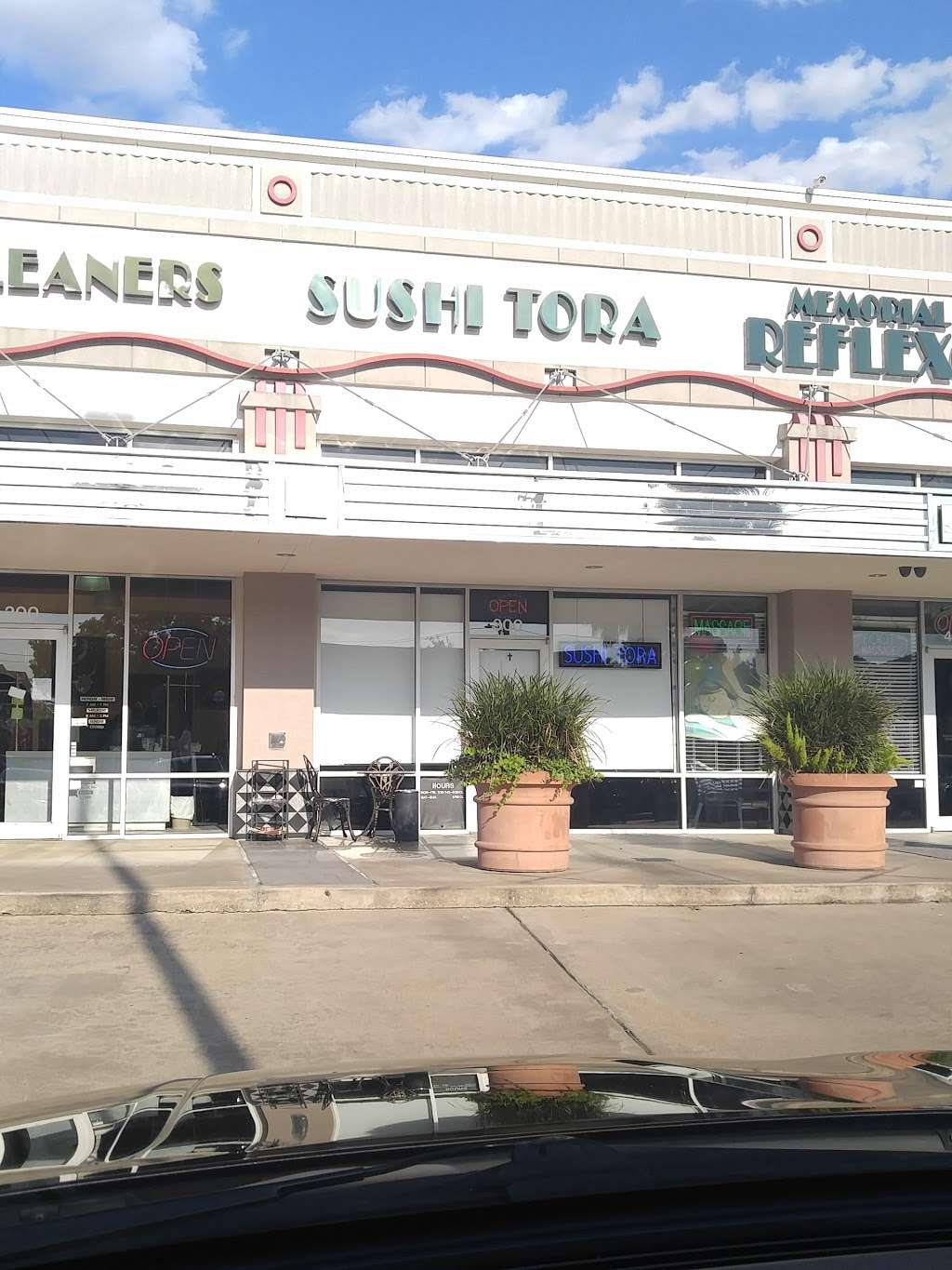 Sushi Tora | 920 Studemont St, Houston, TX 77007, USA | Phone: (713) 864-8672