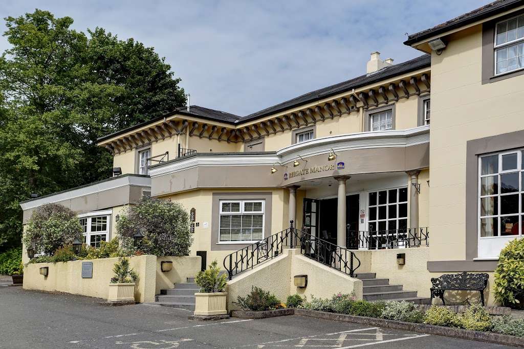 Reigate Manor | Reigate Hill, Reigate RH2 9PF, UK | Phone: 01737 240125