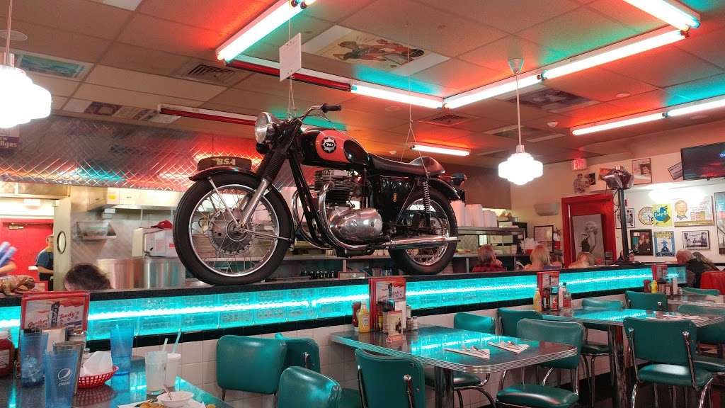 Gunther Toodys Diner | 3050, 8266 W Bowles Ave, Littleton, CO 80123, USA | Phone: (303) 932-1957