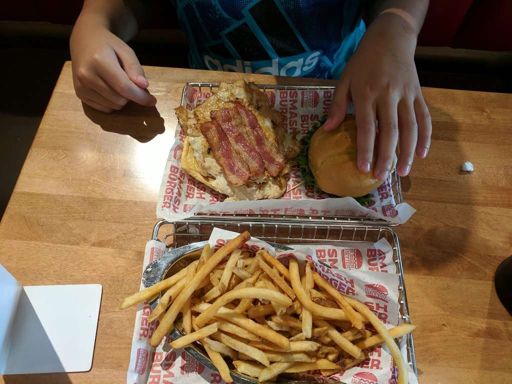 Smashburger | 2 West, NJ-37 Unit 4C, Toms River, NJ 08753, USA | Phone: (732) 608-9014