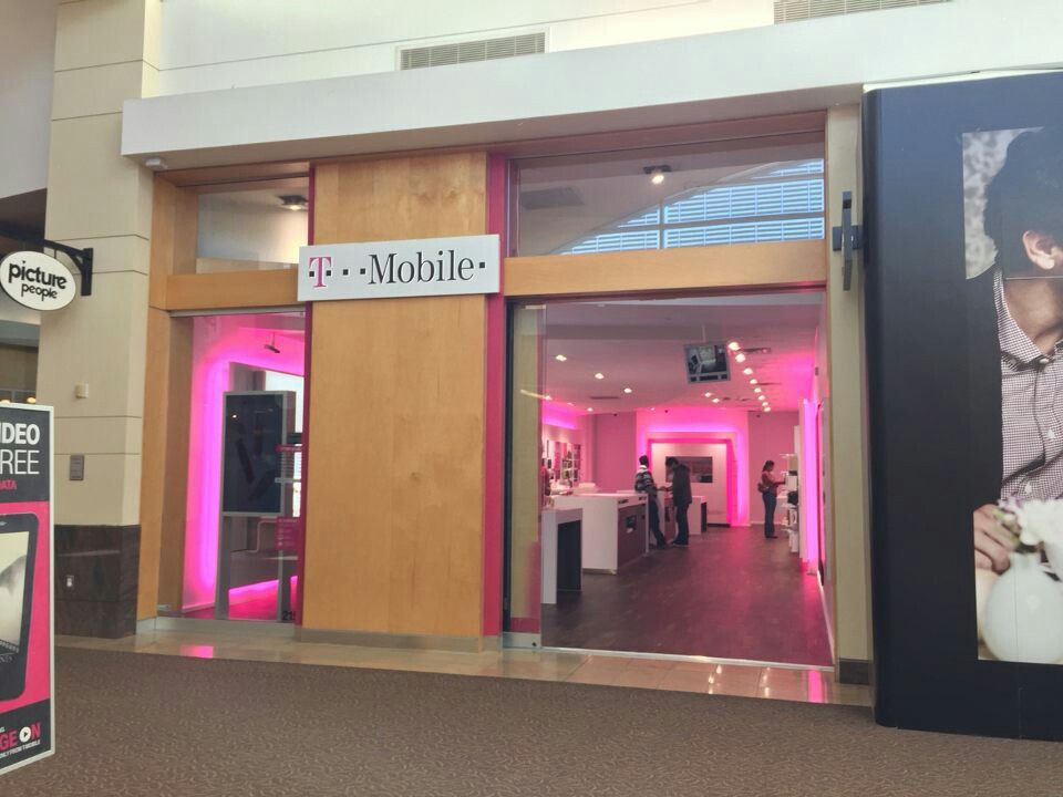 T-Mobile | 16535 Southwest Fwy Ste 215, Sugar Land, TX 77479, USA | Phone: (281) 491-5600