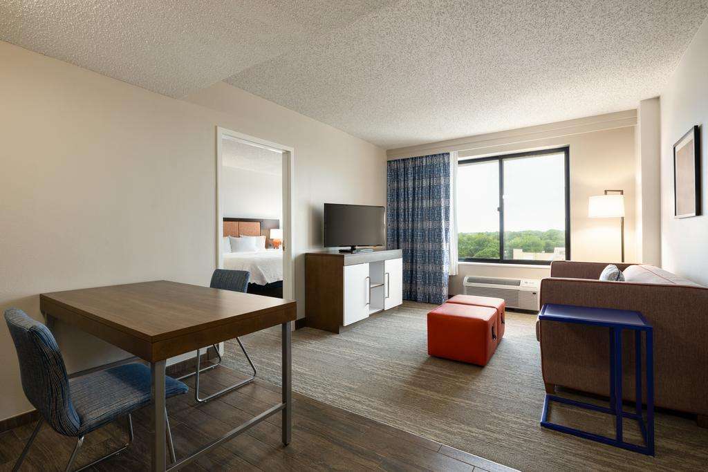 Hampton Inn & Suites Dallas-Mesquite | 1700 Rodeo Dr, Mesquite, TX 75149, USA | Phone: (972) 329-3100