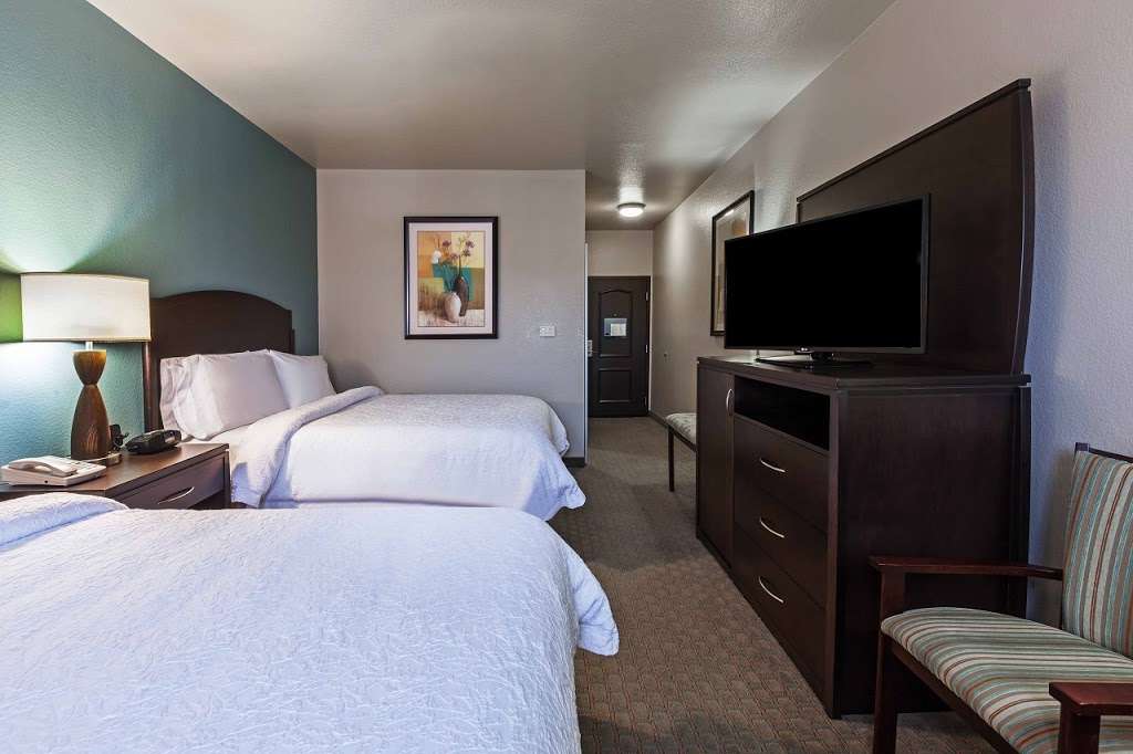 Hampton Inn & Suites Lake Jackson-Clute | 1121 TX-332, Clute, TX 77531 | Phone: (979) 265-3200