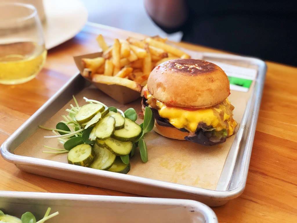 West Handmade Burgers | 18375 Sonoma Hwy, Sonoma, CA 95476, USA | Phone: (707) 343-1479