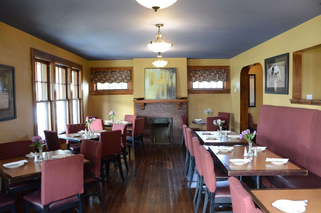 DeLullos Trattoria | 230 W Jackson St, Cicero, IN 46034, USA | Phone: (765) 292-2000