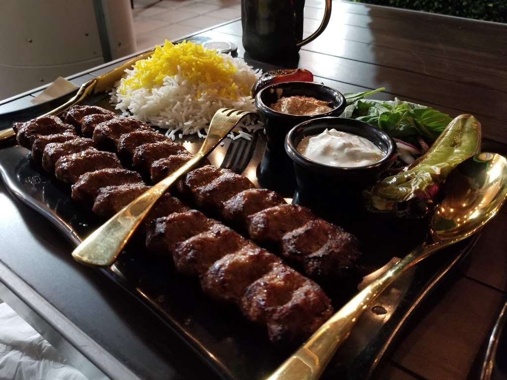 zizzi lounge | 6099 Sunset Blvd, Los Angeles, CA 90028, USA | Phone: (818) 539-4994