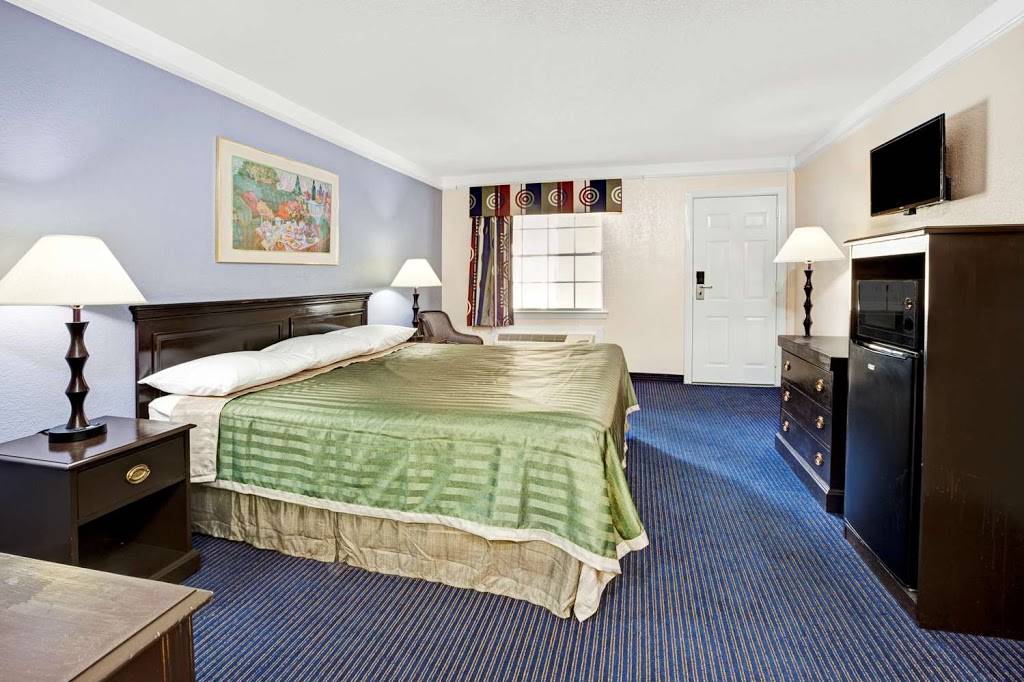 Travelodge by Wyndham North Richland Hills/Dallas/Ft Worth | 7920 Bedford Euless Rd, North Richland Hills, TX 76180, USA | Phone: (817) 369-8617