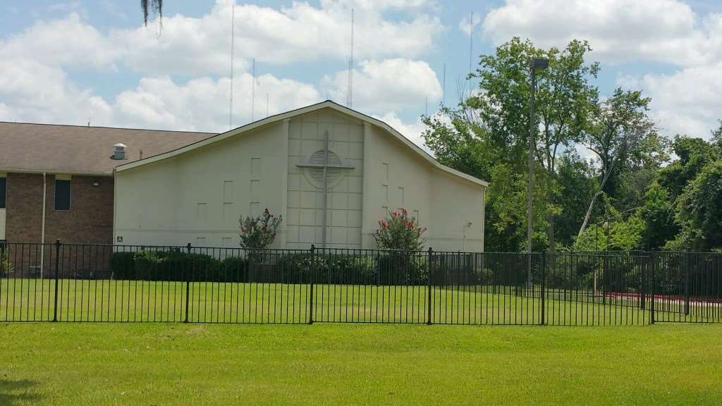 Iglesia Faro De Luz North Houston | 14314 Walters Rd, Houston, TX 77014 | Phone: (832) 455-2654