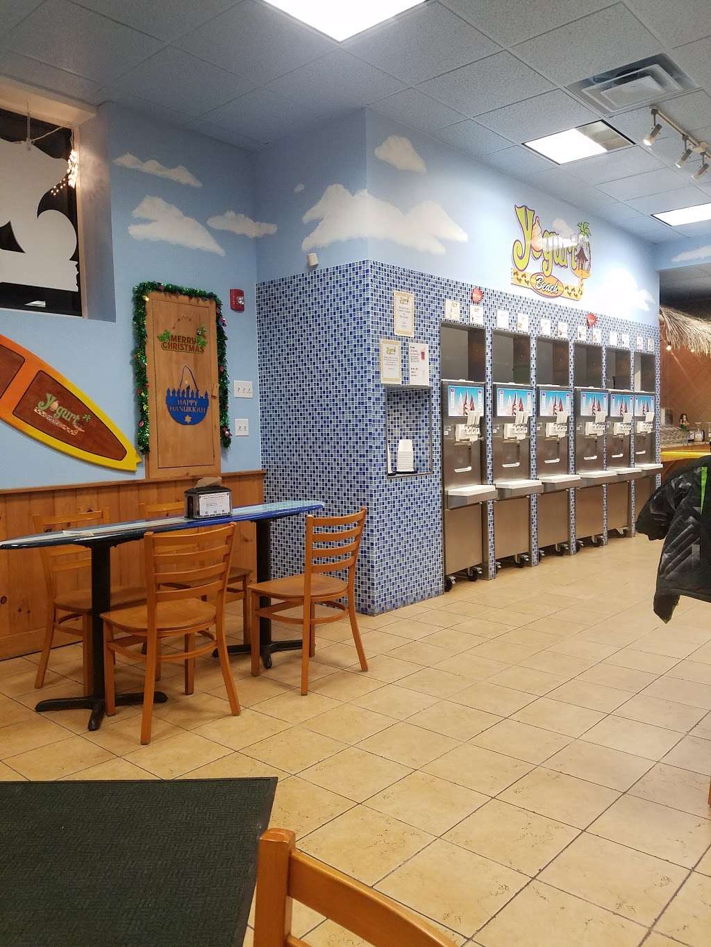 Yogurt Beach | 665 Watertown St, Newton, MA 02460, USA | Phone: (617) 965-9478