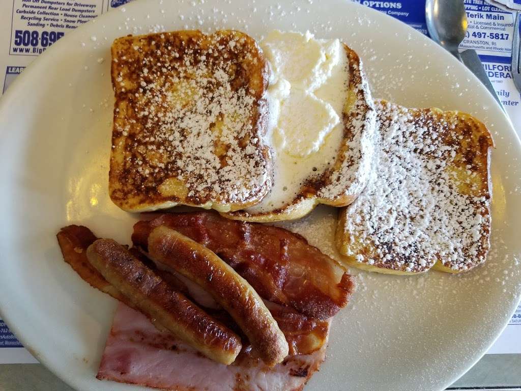 Patriots Diner | 65 Founders Dr, Woonsocket, RI 02895, USA | Phone: (401) 765-6900