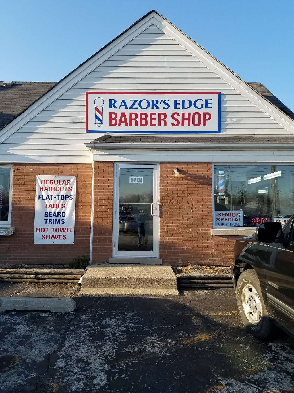 Razors Edge | 242 North Ave, Northlake, IL 60164 | Phone: (773) 401-8465