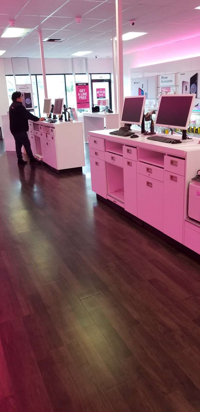 T-Mobile | 141A Danbury Rd, New Milford, CT 06776, USA | Phone: (860) 799-5801