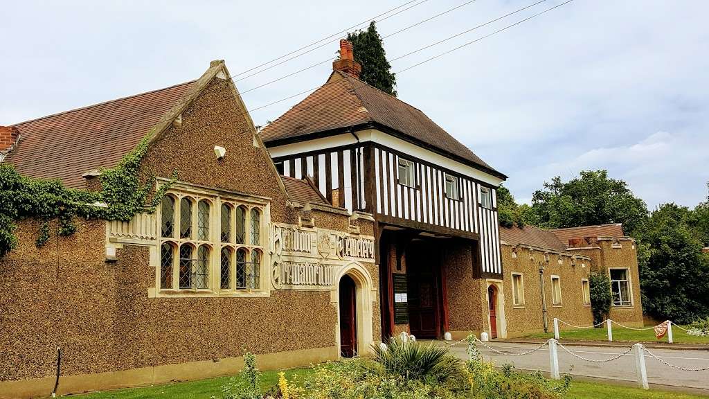 Hendon Cemetery & Crematorium | Holders Hill Rd, London NW7 1NB, UK | Phone: 020 8359 3370