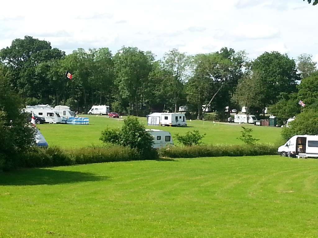 Henfold Lakes Fishery and Caravan Park | Henfold Lane, Beare Green, Dorking RH5 4RW, UK | Phone: 01306 883346