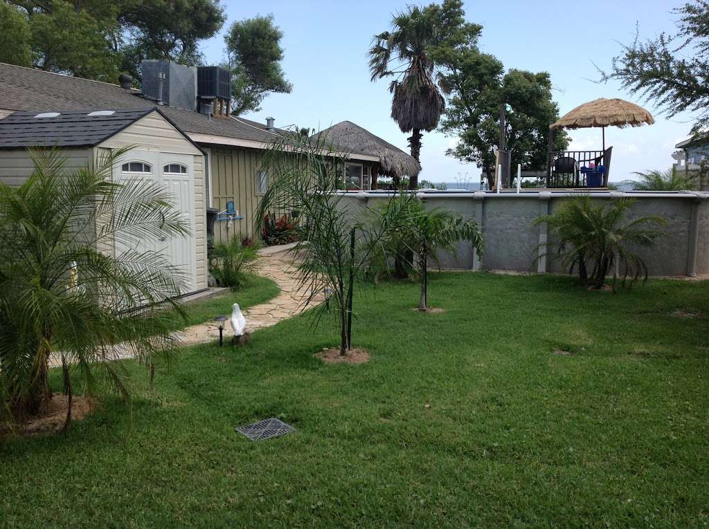 Come Friday Cottages on the Bay | 3709 Bayshore Dr, Bacliff, TX 77518, USA | Phone: (281) 339-2200