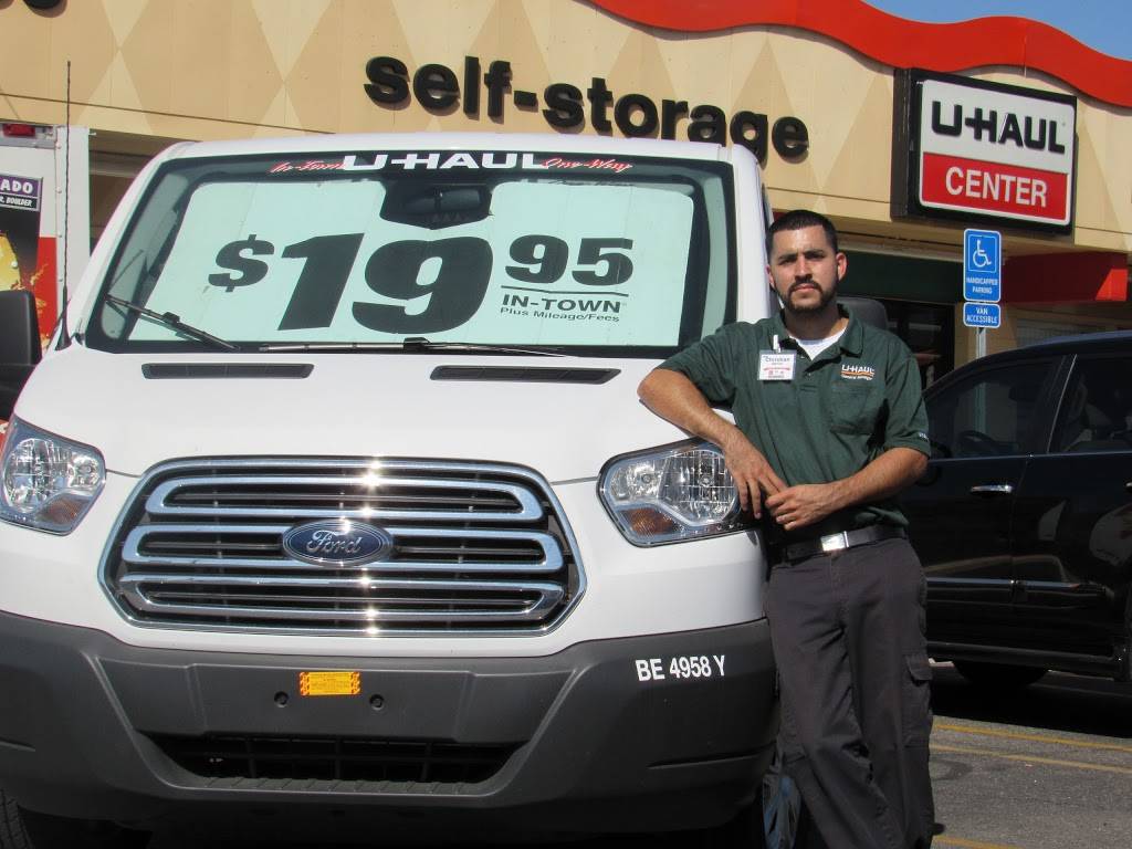 U-Haul Moving & Storage at Automall | 4655 N Oracle Rd, Tucson, AZ 85705, USA | Phone: (520) 575-5373